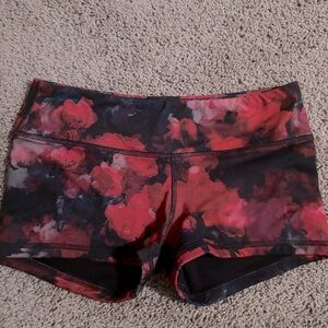 Fleo, shorts, size medium.